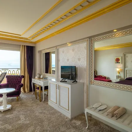 Crystal Palace Luxury & Resort 5*